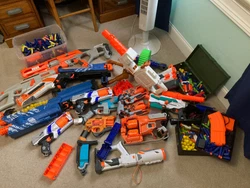 Big lot. Everything works except the Buzzbee flintlock. Rival nemesis has the rechargeable battery and charger....