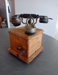 Ancien Téléphone Modèle 1910 daté 1939 --.
