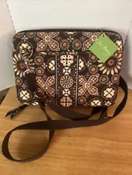 This is a really nice Vera Bradley hard case mini laptop case in the pattern canyon. It is padded and come with a...