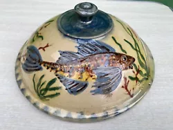 Très ancienne soupière en céramique poterie années 40-50 décor poissons de mer, rascasses et algues marines,...