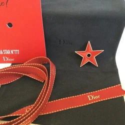 Cadeau VIP. Broche Dîör Polyvalente: Bijou de sac, épingle à foulard. Série Limitée.
