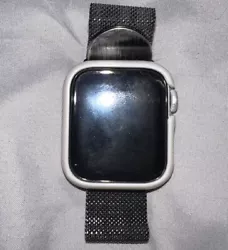 Barely used Apple Watch Series 4 size 40mm GPS + Cellular compatible. Comes with a charger, original box, screen...