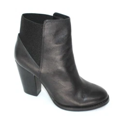 This is a pair of Aldo ankle boots. They are a size 7 1/2, and they have a 2 1/2