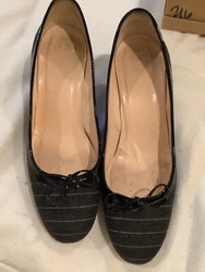The lower heel and rounded tow make these so very comfortable.uppers look great, bottoms have plenty of red! It’s a...