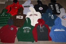 LOT OF 13 ADULT MENS HOODIES / HOODED SWEATSHIRTS, MIXED NAME BRANDS INCLUDING AEROPOSTALE, AMERICAN EAGLE, HOLLISTER,...
