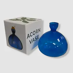 Acorn shown not included . Includes vase and instructions. Dishwasher safe. Super fast service.