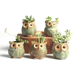 Material: Ceramic. Height: 5.5cm.