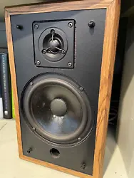 Single speaker, excellent for a center channel. Photos will provide more details. Overall is in very good shape.