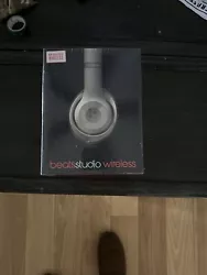 Immerse yourself in your favorite music with the Beats by Dr. Dre Studio Wireless headphones. These headphones offer an...