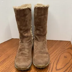 Patagonia Lugano Dried Vanilla Suede Waterproof Winter Boots Women’s Size 7 Snow. As seen in photos, the back heel...