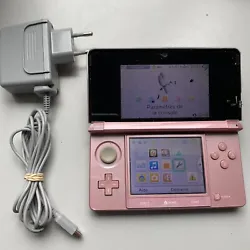 Console Nintendo 3ds Coloris : rose Console fonctionne bien mais l’écran supérieur a des défauts. Tâches de...
