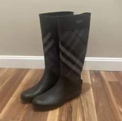 Beautiful barely worn Burberry rain boots, women’s size 8. Black rubber with black/grey plaid.
