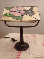 Hauteur totale de la lampe 32 cm.