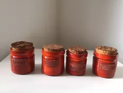 Signature : Cloutier France. Ensemble de pots à épices en céramique orange Vallauris 1950-60.