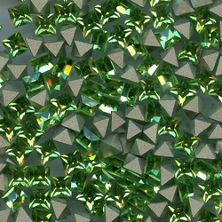 Strass SWAROVSKI. La qualité parfaite de Swarovski. Lot de 20 pcs. Pour toutes créations de bijoux ou objets...