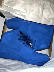 Size 8 - Jordan 1 Retro High Blue Suede 2017. Slight box damage near the logos on both sneakers otherwise great...