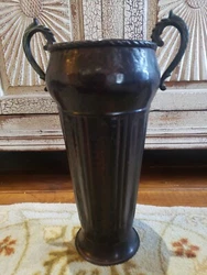 Use as a flower holder on your coffee, or as a decorative piece on a book shelf or office shelf. Display in your dining...