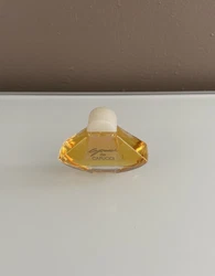 Miniature de parfum Capucci de Roberto Capucci - 5 ML. Flacon neuf, non ouvert/plein. Pour économiser sur les frais de...