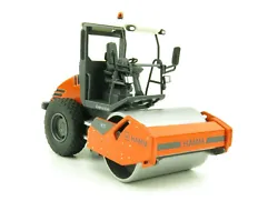 Diecast model of the HAMM H7i Smooth Drum Compactor with ROPS in Scale 1:50  The Roller is articulated.   This model...