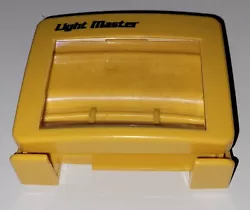 Nintendo Game Boy - Light Master Jaune - Bon État. Vous achetez ce que vous voyez sur la photo dans létat que vous...