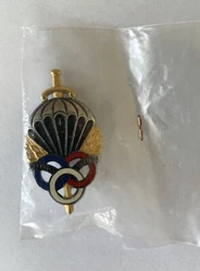 Militaria Insigne Badge Militaire. Neuf sous plastique