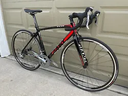 Giant TCR 2 in excellent condition. Very low miles, new Vittoria Corsa tires with under 100 miles on them.