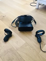 Casque Oculus rift S VR Réalité Virtuelle En Bon État Avec Manettes. Le casque est en bon état Il est testé et...