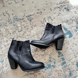 Used - shows signs of wear on the back as shown in the picturesCondition is acceptable Black Heel height about 3 inches