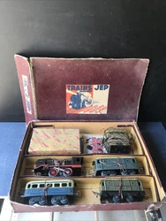 Ancien Jouet Tôle Train JEP En Boîte Collection Échelle 0. Boîte très abîmée et couvercle sans rebordsLe coffret...