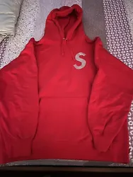 SupremeHoodieSize medium Pre-owned Excellent Condition Please submit payment within 24 hours of auction ending Will not...