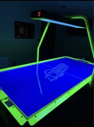 In nearly mint condition. Dynamo - Hot Flash II Features & Parts Regulation 8 foot large size table surface with heavy...