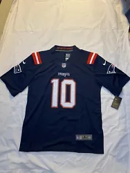 Men’s sizes patriots Mac Jones jerseys. Sizes Small thru 2XL. They tend to fit 1 size bigger (if you’re normally a...