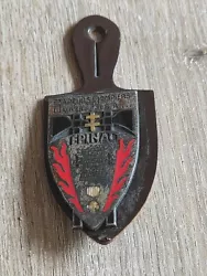 Rare insigne pucelle  Vendu comme sur les photos de lannonce en ligne sur notre boutique retroandco eBay Se référer...