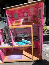 Really cool, very very big dollhouse for a Barbie type of doll.