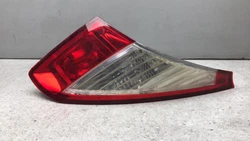 Ref interne : 67288214. Nombre de portes : 5. Type Mine : M10RENVP000M134. Couleur : Rouge clair. Puissance DIN : 105....