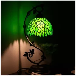 WERFACTORY Tiffany Retro Table Lamp is inspired by Art Nouveau designs. This 8