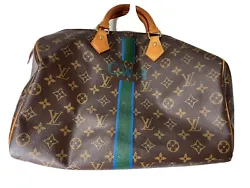 louis-vuitton speedy 35 monogram. Item has a stain in the pocket which is located in the picture. Item show sign of...