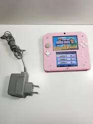 Console Nintendo 2DS Rose avec chargeur et Jeu Mario.