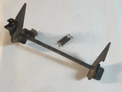 Pièce d occasion, donc ayant servit et ayant des traces d usure. a finir de nettoyer.