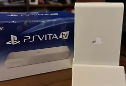 PS TV blanche accepte les cartouches de Ps Vita (pour les jeux compatibles) et les cartes mémoires de cette...