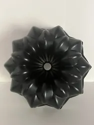 Nordic Ware Star Bundt Cake Pan 10” Cup Heavy Cast Aluminum Silver Non Stick NEW.this beautiful and very well made...