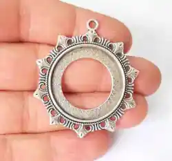Material : Antique Silver Plated Zinc Alloy (Nickel And Lead Free). Blank size : 30mm. Color: Antique Silver.