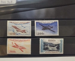 TIMBRES POSTE AERIENNE FRANCE N° 30 - 33.