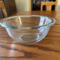 Vintage PYREX Clear Glass Mixing Bowl 2.5 QTPlease don’t bid if you do t intend to pay. Thank you!🍑