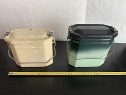 Une Beige / Blanc. Une Vert et Noir et.
