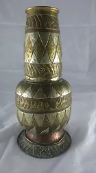 Old oriental vase. Ancien vase oriental.