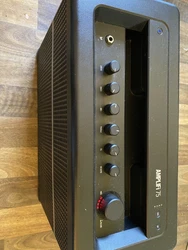 Bonjour, je vends mon amplifi 75W de Line 6Ses caractéristiques :Bluetooth: permet de lire un backing track ( voir de...