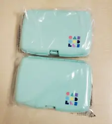 You will receive 2 identical Caboodles.