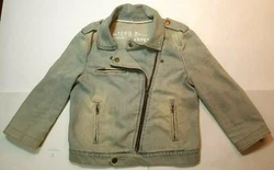 Size XS Petite. It’s a cropped version without being too short. The back has seaming, which makes it a nicely fitting...