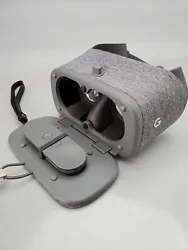 Smartphone VR Headset. Unit is pre-owned. 